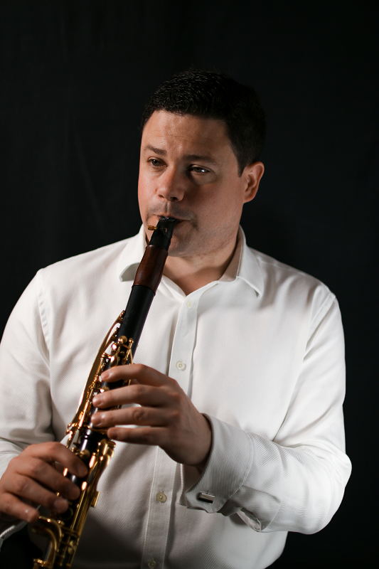 Peter Cigleris playing the clarinet